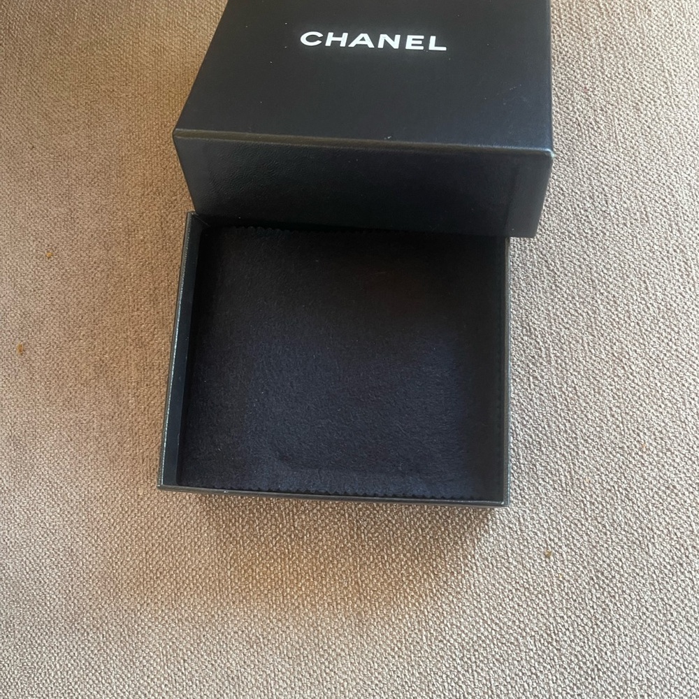 Chanel Black and Cream Quilted wallet and  Card Holder.Authentic! - Picture 5 of 10